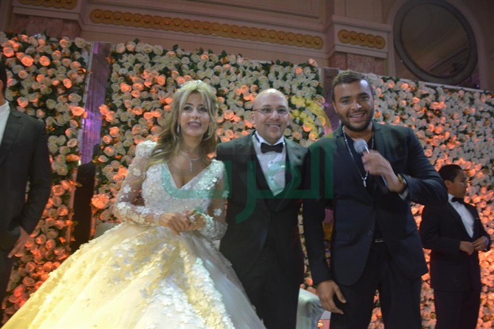 بالصور.. نجوم الغناء يتألقون في حفل زفاف المطربة جنات بالصور.. نجوم الغناء يتألقون في حفل زفاف المطربة جنات
