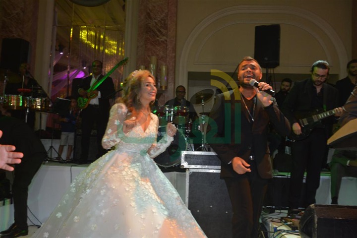بالصور.. نجوم الغناء يتألقون في حفل زفاف المطربة جنات بالصور.. نجوم الغناء يتألقون في حفل زفاف المطربة جنات
