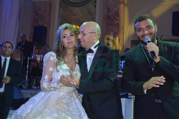 بالصور.. نجوم الغناء يتألقون في حفل زفاف المطربة جنات بالصور.. نجوم الغناء يتألقون في حفل زفاف المطربة جنات