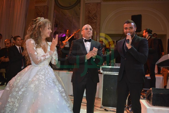 بالصور.. نجوم الغناء يتألقون في حفل زفاف المطربة جنات بالصور.. نجوم الغناء يتألقون في حفل زفاف المطربة جنات