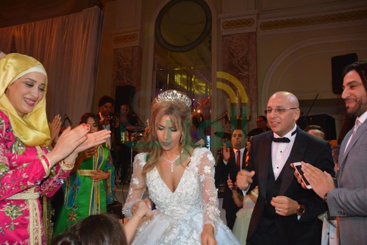 بالصور.. نجوم الغناء يتألقون في حفل زفاف المطربة جنات بالصور.. نجوم الغناء يتألقون في حفل زفاف المطربة جنات