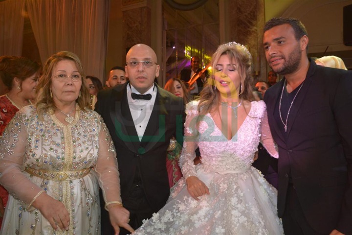 بالصور.. نجوم الغناء يتألقون في حفل زفاف المطربة جنات بالصور.. نجوم الغناء يتألقون في حفل زفاف المطربة جنات