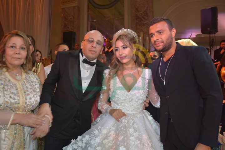 بالصور.. نجوم الغناء يتألقون في حفل زفاف المطربة جنات بالصور.. نجوم الغناء يتألقون في حفل زفاف المطربة جنات