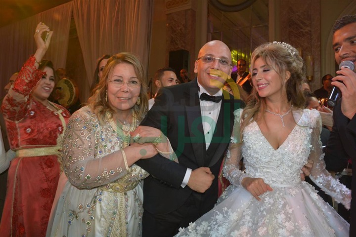 بالصور.. نجوم الغناء يتألقون في حفل زفاف المطربة جنات بالصور.. نجوم الغناء يتألقون في حفل زفاف المطربة جنات