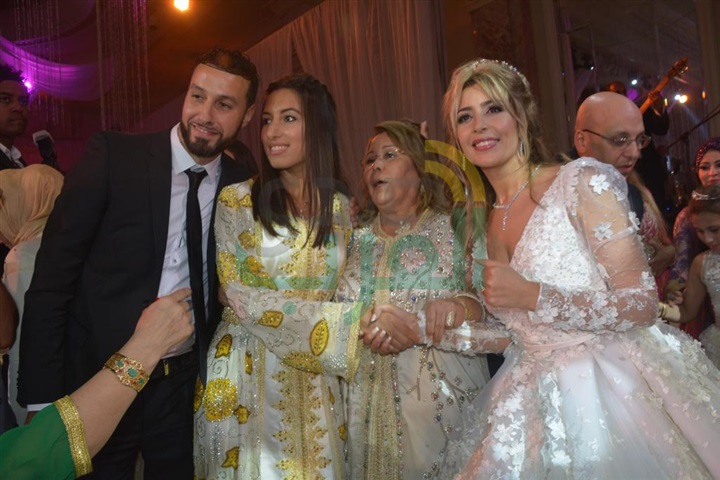 بالصور.. نجوم الغناء يتألقون في حفل زفاف المطربة جنات بالصور.. نجوم الغناء يتألقون في حفل زفاف المطربة جنات