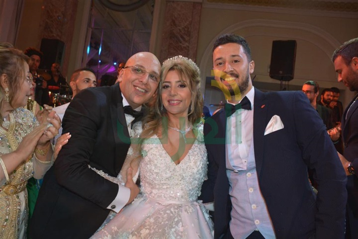 بالصور.. نجوم الغناء يتألقون في حفل زفاف المطربة جنات بالصور.. نجوم الغناء يتألقون في حفل زفاف المطربة جنات