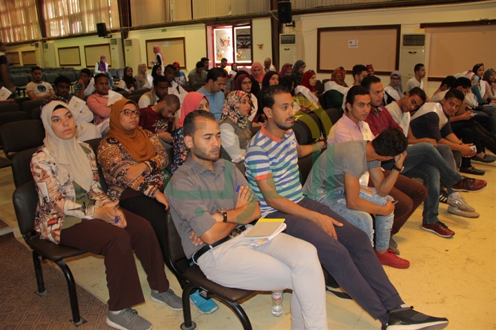 عضو المجلس الرئاسي يحاضر شباب ملتقي لنعبر جسرا بالاسكندرية