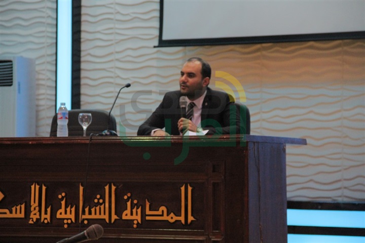 عضو المجلس الرئاسي يحاضر شباب ملتقي لنعبر جسرا بالاسكندرية
