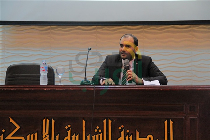 عضو المجلس الرئاسي يحاضر شباب ملتقي لنعبر جسرا بالاسكندرية