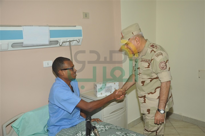 وزير الدفاع والانتاج الحربى يزور أبطال القوات المسلحة المصابين بالمستشفيات العسكرية
