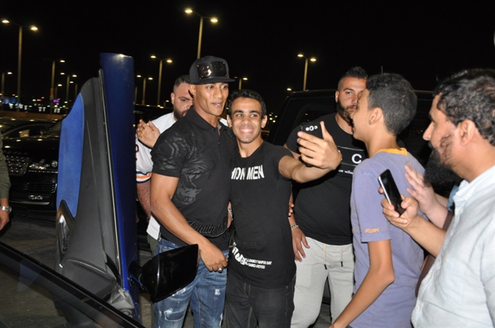 بالصور.. محمد رمضان يشاهد الكنز وسط جمهوره بـ"سينما مول مصر" بالصور.. محمد رمضان يشاهد الكنز وسط جمهوره بـ"سينما مول مصر"