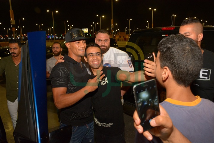 بالصور.. محمد رمضان يشاهد الكنز وسط جمهوره بـ"سينما مول مصر" بالصور.. محمد رمضان يشاهد الكنز وسط جمهوره بـ"سينما مول مصر"