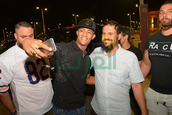 بالصور.. محمد رمضان يشاهد الكنز وسط جمهوره بـ"سينما مول مصر" بالصور.. محمد رمضان يشاهد الكنز وسط جمهوره بـ"سينما مول مصر"