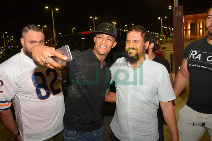 بالصور.. محمد رمضان يشاهد الكنز وسط جمهوره بـ"سينما مول مصر" بالصور.. محمد رمضان يشاهد الكنز وسط جمهوره بـ"سينما مول مصر"