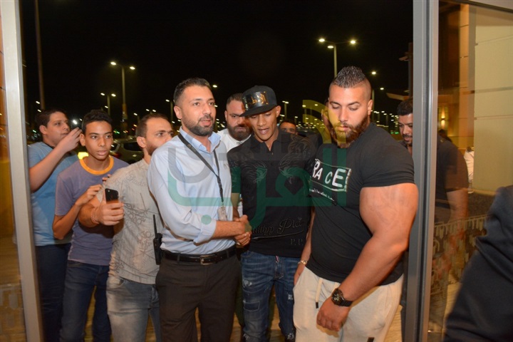 بالصور.. محمد رمضان يشاهد الكنز وسط جمهوره بـ"سينما مول مصر" بالصور.. محمد رمضان يشاهد الكنز وسط جمهوره بـ"سينما مول مصر"