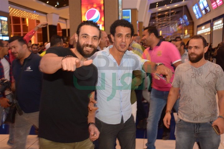 بالصور.. محمد رمضان يشاهد الكنز وسط جمهوره بـ"سينما مول مصر" بالصور.. محمد رمضان يشاهد الكنز وسط جمهوره بـ"سينما مول مصر"