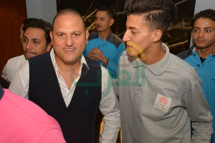 بالصور.. محمد رمضان يشاهد الكنز وسط جمهوره بـ"سينما مول مصر" بالصور.. محمد رمضان يشاهد الكنز وسط جمهوره بـ"سينما مول مصر"