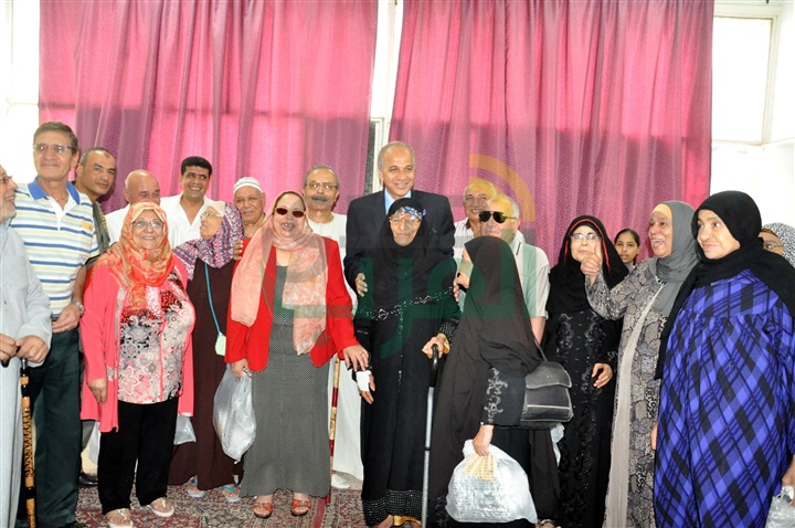 محافظ القليوبية يزور المستشفيات ودور الأيتام والمسنين فى عيد الأضحى