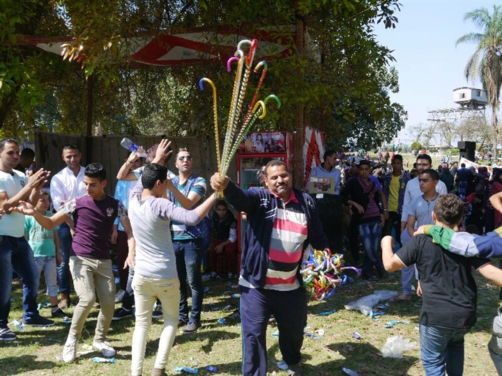 بالصور.. إذدحام الحدائق فى أول أيام عيد الأضحى بالقناطر الخيرية