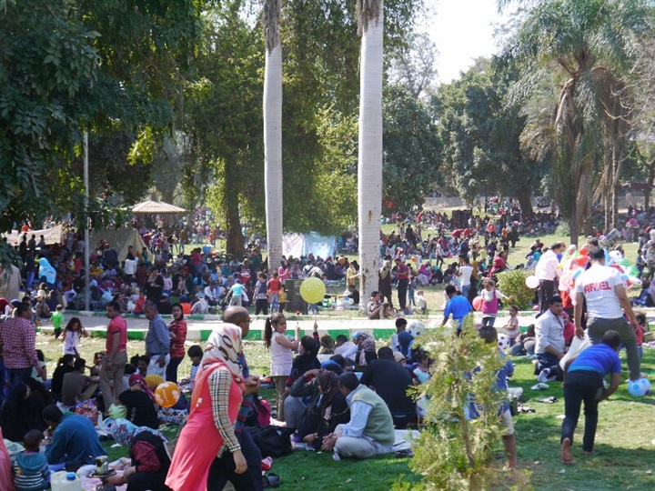 بالصور.. إذدحام الحدائق فى أول أيام عيد الأضحى بالقناطر الخيرية