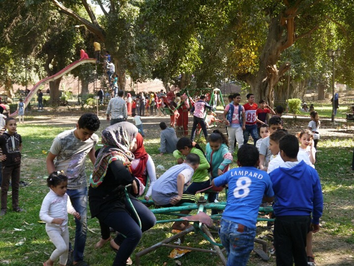 بالصور.. إذدحام الحدائق فى أول أيام عيد الأضحى بالقناطر الخيرية