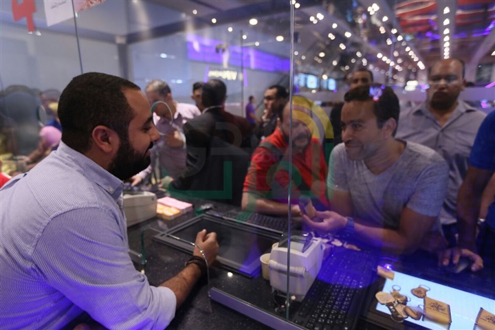 بالصور.. سامح حسين يحتفل مع الجمهور ببث مباشر بالصور.. سامح حسين يحتفل مع الجمهور ببث مباشر
