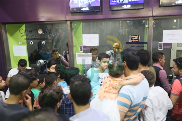 بالصور.. سامح حسين يحتفل مع الجمهور ببث مباشر بالصور.. سامح حسين يحتفل مع الجمهور ببث مباشر