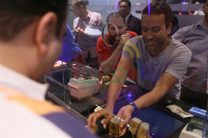 بالصور.. سامح حسين يحتفل مع الجمهور ببث مباشر بالصور.. سامح حسين يحتفل مع الجمهور ببث مباشر