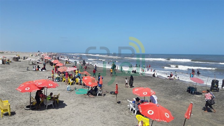 مواطنو كفر الشيخ يواصلون احتفالاتهم بثاني أيام العيد في الحدائق ومصيف بلطيم
