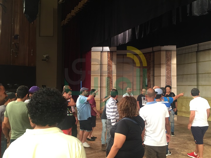 بالصور.. استقبال حافل لأشرف عبدالباقي ونجوم مسرح مصر بالإسكندرية بالصور.. استقبال حافل لأشرف عبدالباقي ونجوم مسرح مصر بالإسكندرية