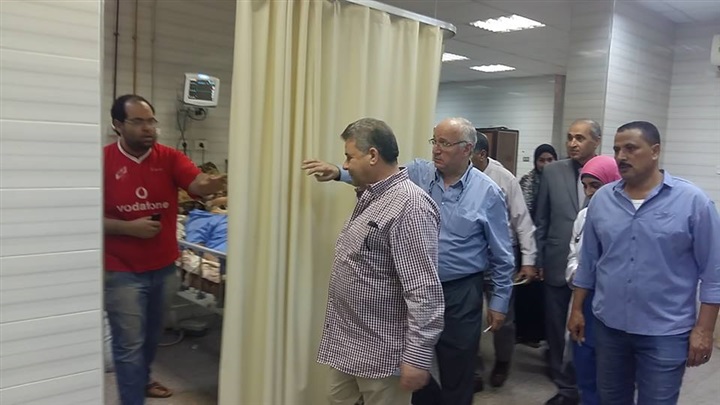  جولة لرئيس جامعة بنها فى مستشفيات الجامعة