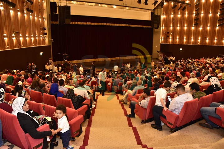 بالصور.. أشرف عبدالباقي يفتتح أولي أيام عروض مسرح مصر في الأسكندرية بحضور المحافظ بالصور.. أشرف عبدالباقي يفتتح أولي أيام عروض مسرح مصر في الأسكندرية بحضور المحافظ