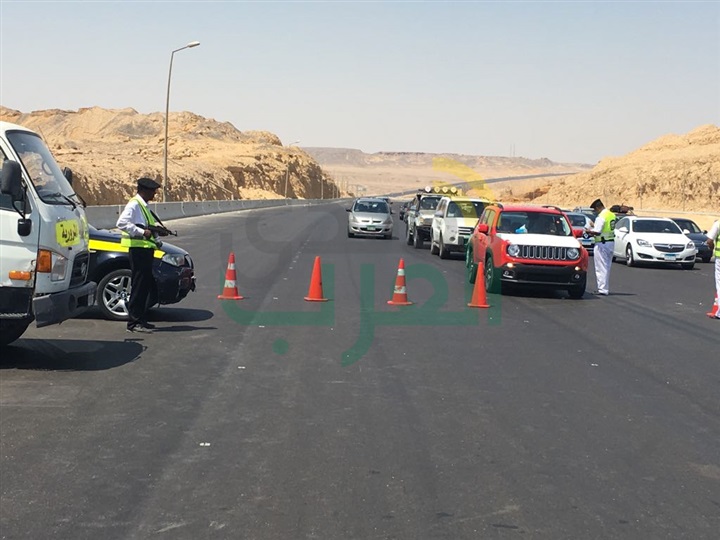 بالصور.. حملات مرورية مكثفة على الطرق السريعة