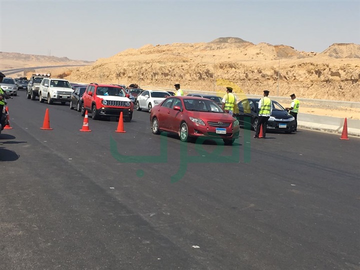 بالصور.. حملات مرورية مكثفة على الطرق السريعة