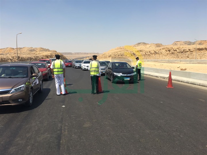 بالصور.. حملات مرورية مكثفة على الطرق السريعة