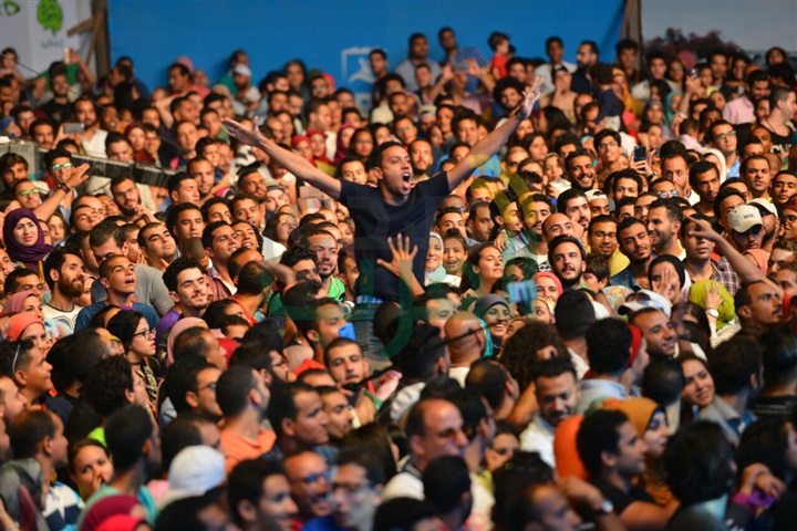 بالصور..  حماقي يتألق بأضخم حفل العيد داخل بلو بلو السخنة