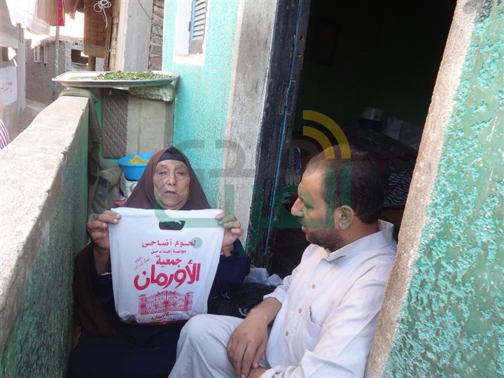 بالصور.."الأورمان" توزع لحوم الاضاحى على 5 آلاف أسرة بكفر الشيخ