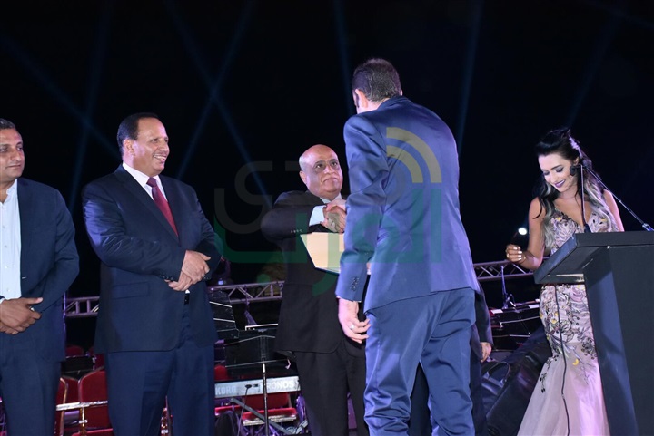 بالصور..تكريم كوكبة من السفراء ونجوم المجتمع قبيل بدء حفل بلقيس بالصوت والضوء بالصور..تكريم كوكبة من السفراء ونجوم المجتمع قبيل بدء حفل بلقيس بالصوت والضوء