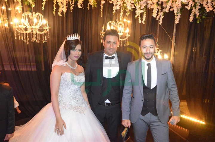 بالصور.. نجوم الغناء يحتفلون بزفاف شقيقة زوجة محمود الليثي بالصور.. نجوم الغناء يحتفلون بزفاف شقيقة زوجة محمود الليثي