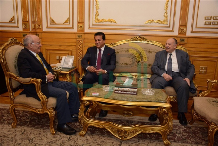 بالصور.. وزيرا الإنتاج الحربي والتعليم العالي يبحثان مجالات التعاون