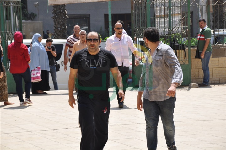بالصور.. باسم سمرة يشيع جثمان والده من مسجد الصباح بالهرم بالصور.. باسم سمرة يشيع جثمان والده من مسجد الصباح بالهرم