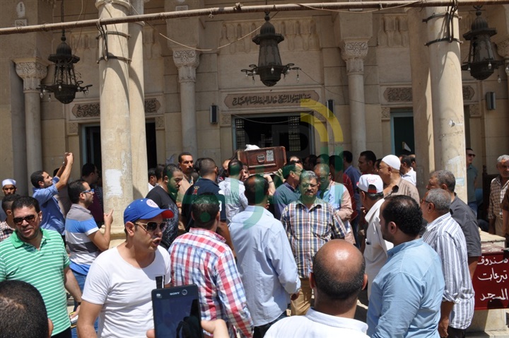 بالصور.. باسم سمرة يشيع جثمان والده من مسجد الصباح بالهرم بالصور.. باسم سمرة يشيع جثمان والده من مسجد الصباح بالهرم