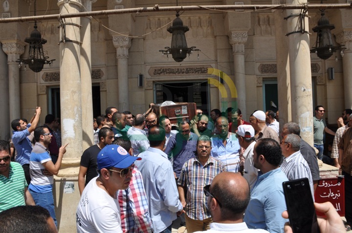 بالصور.. باسم سمرة يشيع جثمان والده من مسجد الصباح بالهرم بالصور.. باسم سمرة يشيع جثمان والده من مسجد الصباح بالهرم