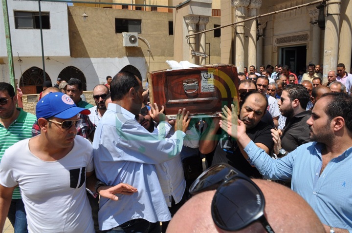 بالصور.. باسم سمرة يشيع جثمان والده من مسجد الصباح بالهرم بالصور.. باسم سمرة يشيع جثمان والده من مسجد الصباح بالهرم