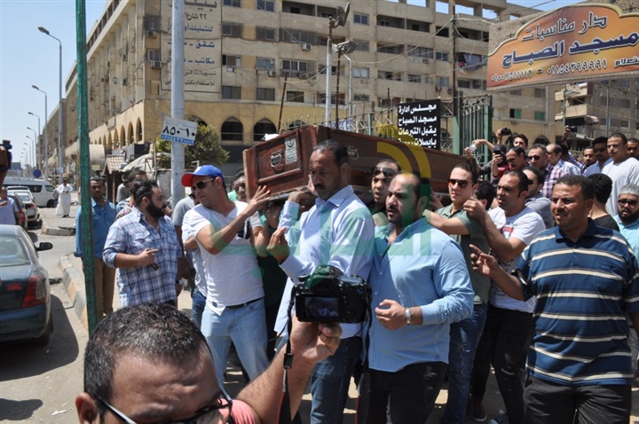 بالصور.. باسم سمرة يشيع جثمان والده من مسجد الصباح بالهرم بالصور.. باسم سمرة يشيع جثمان والده من مسجد الصباح بالهرم