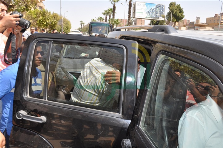 بالصور.. باسم سمرة يشيع جثمان والده من مسجد الصباح بالهرم بالصور.. باسم سمرة يشيع جثمان والده من مسجد الصباح بالهرم