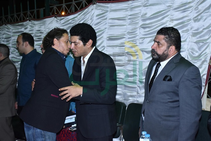 بالصور..المنتج "محمد فوزي" والمخرج يسري نصرالله يقدمان واجب العزاء بوالد باسم سمرة بالصور..المنتج "محمد فوزي" والمخرج يسري نصرالله يقدمان واجب العزاء بوالد باسم سمرة
