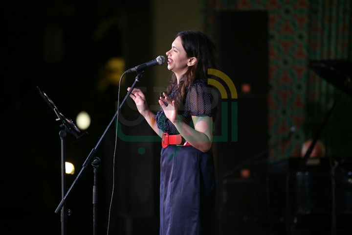 بالصور.. بدء حفل هاني شنودة بالمسرح المكشوف