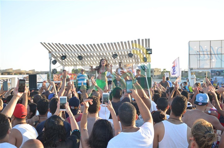 بالصور...دينا تشعل أقوى حفلات العيد بوايت بيتش بمارينا 5 بالصور...دينا تشعل أقوى حفلات العيد بوايت بيتش بمارينا 5