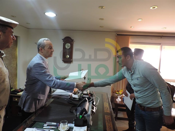 تكريم أفراد كمين لضبطهم تشكيلاً عصابيًا ينتحل صفة ضباط بالقليوبية